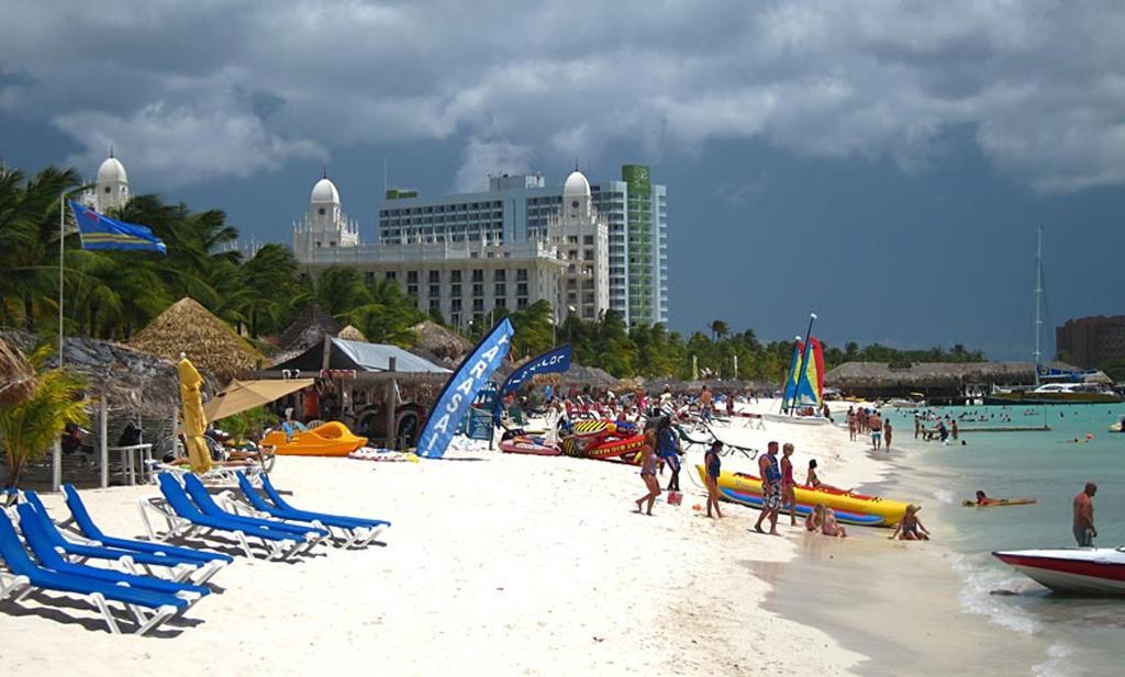 Sandcastle Beach Apartments Palm Beach Exterior photo